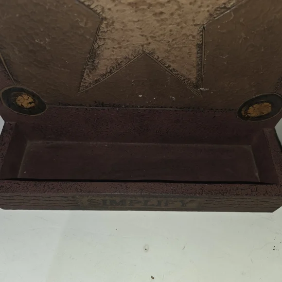 12" x 12" Simplify Burgundy Plate / Display Holder with Barn Star - Picture 3 of 5